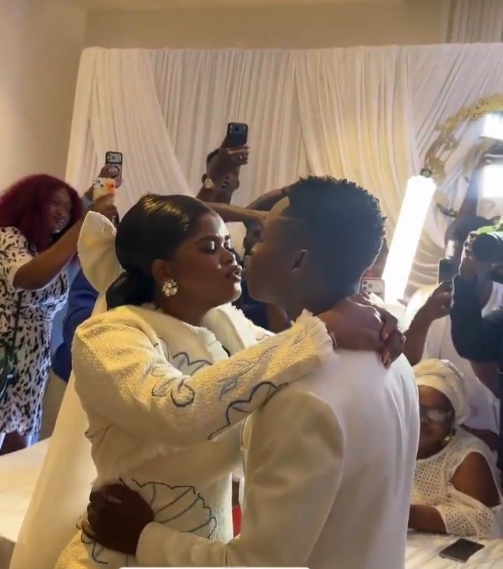 The Funniest Moment From Peller & Jarvis’ Court Wedding Goes Viral